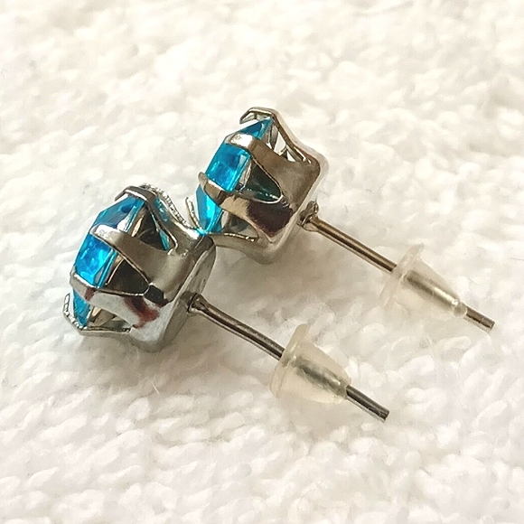 Last Pair Turquoise London Topaz Blue Colored 8MM Stud Earring Clearance Sale - Picture 5 of 7